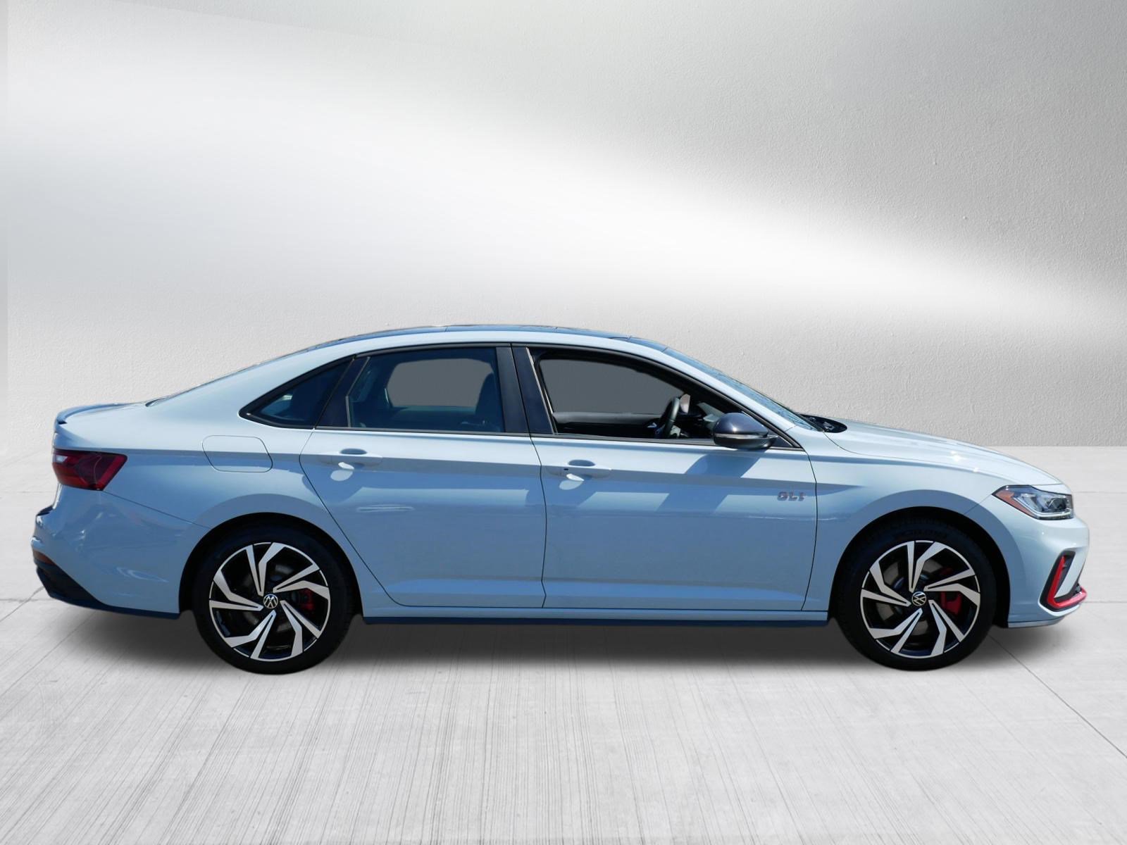 Used 2025 Volkswagen Jetta GLI Autobahn FWD image 8