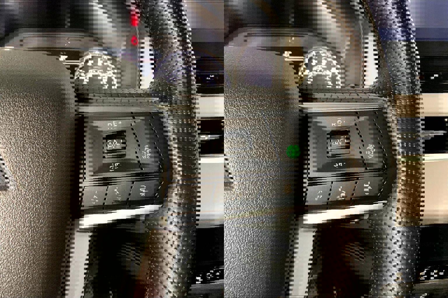 Used 2025 Mitsubishi Outlander SE image 19