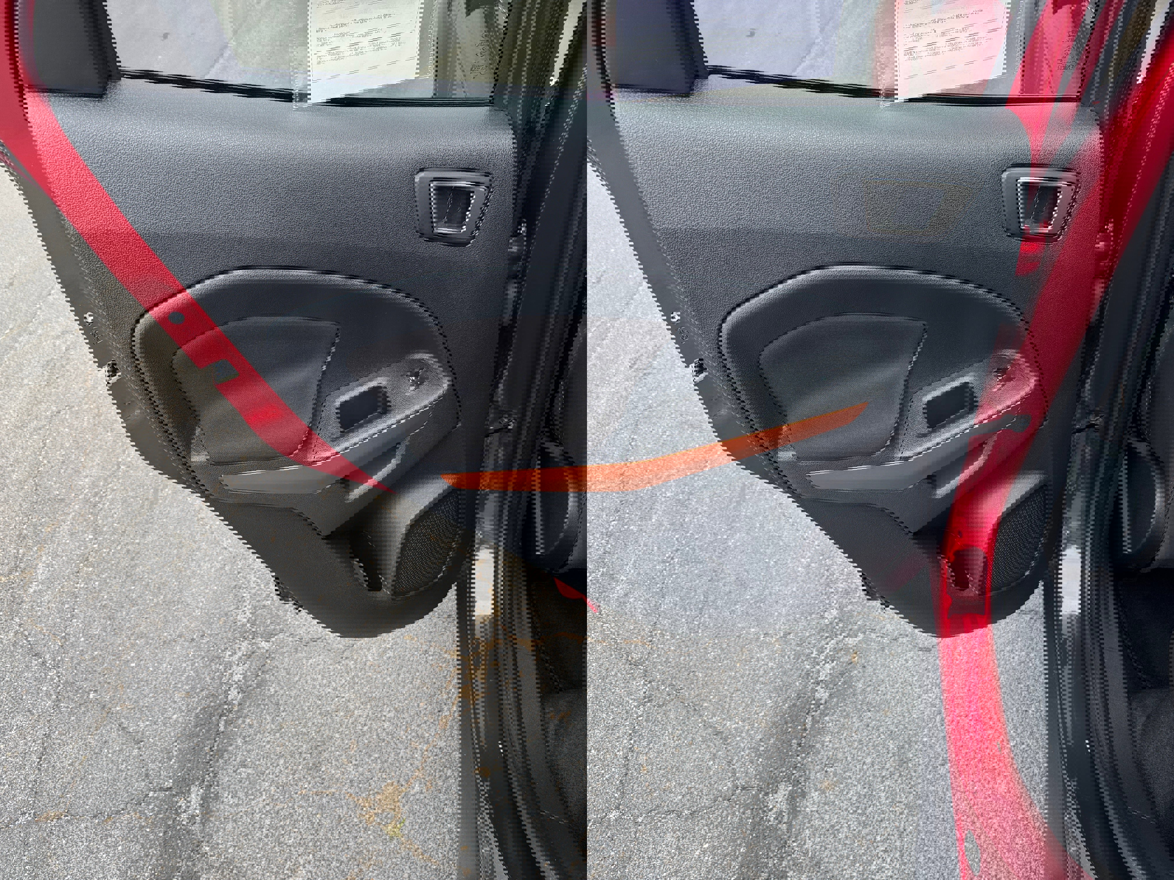 Used 2021 Ford EcoSport SE w/ SE Appearance Package image 28