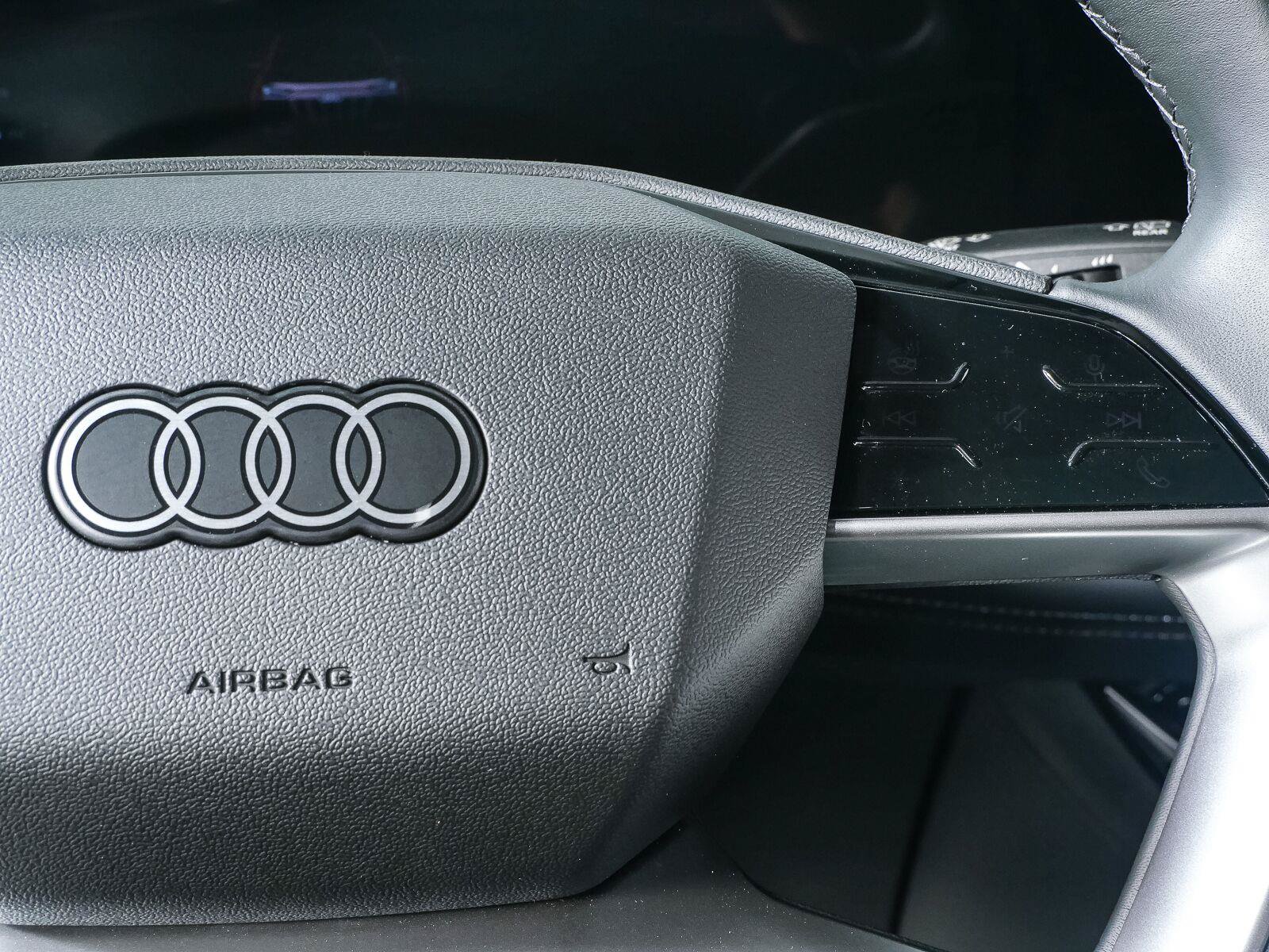 Used 2025 Audi Q6 e-tron Premium Plus w/ Premium Plus AWD/4WD image 12