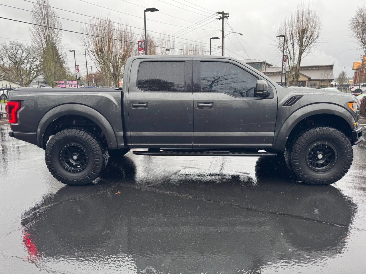 Used 2017 Ford F150 Raptor w/ Equipment Group 802A Luxury image 6