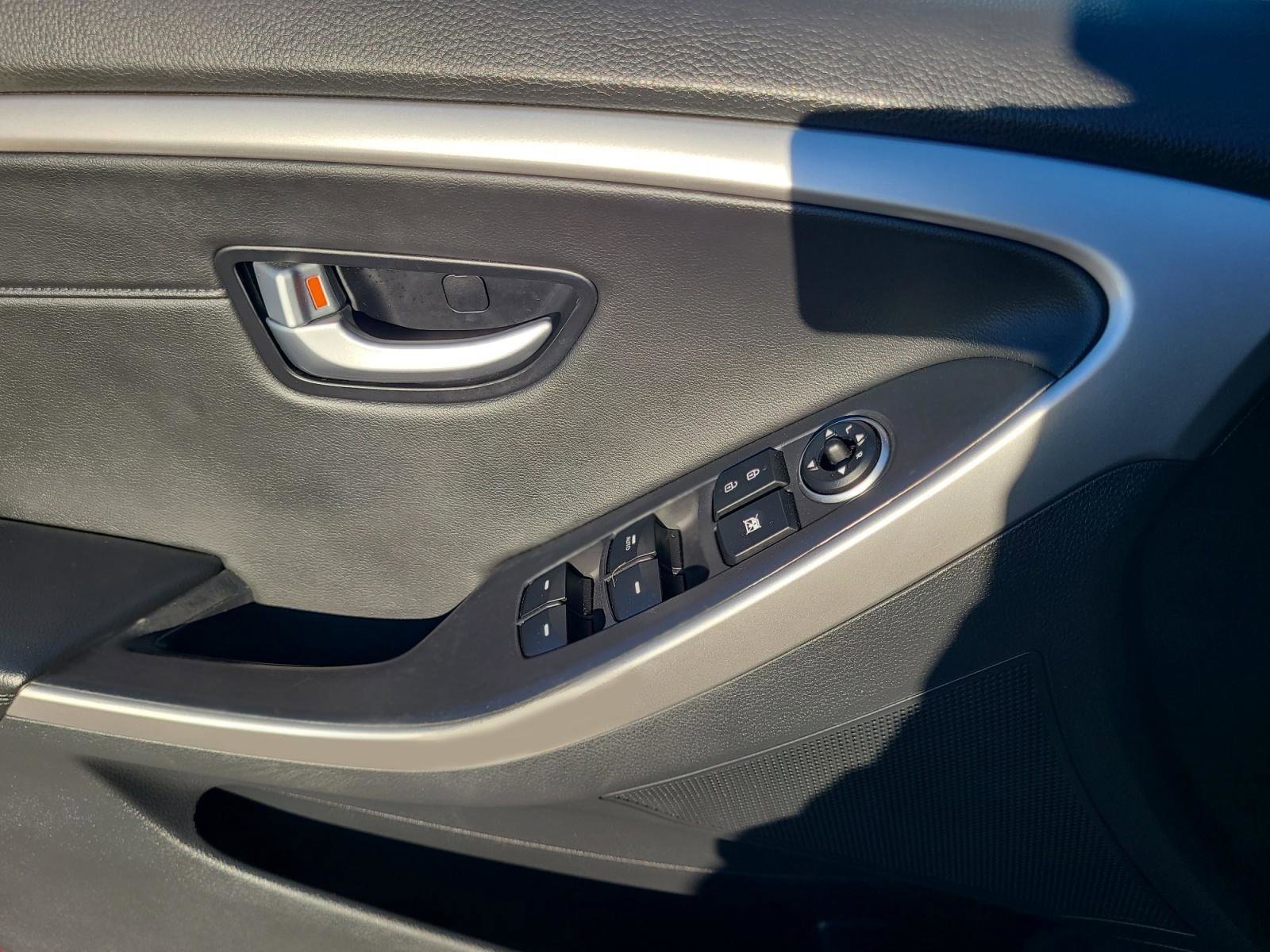 Used 2014 Hyundai Elantra GT w/ Option Group 03 image 10