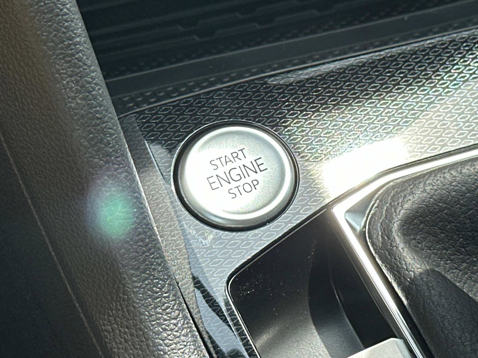 New 2025 Volkswagen Taos SE image 31