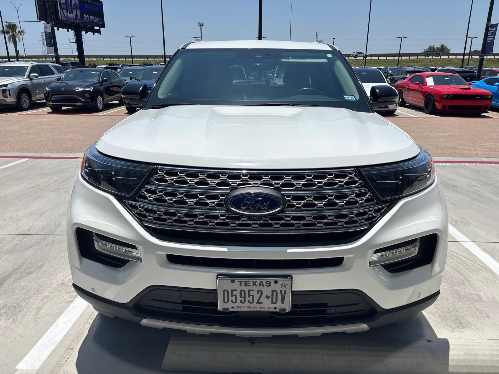 Used 2022 Ford Explorer Limited w/ Equipment Group 301A AWD/4WD image 2