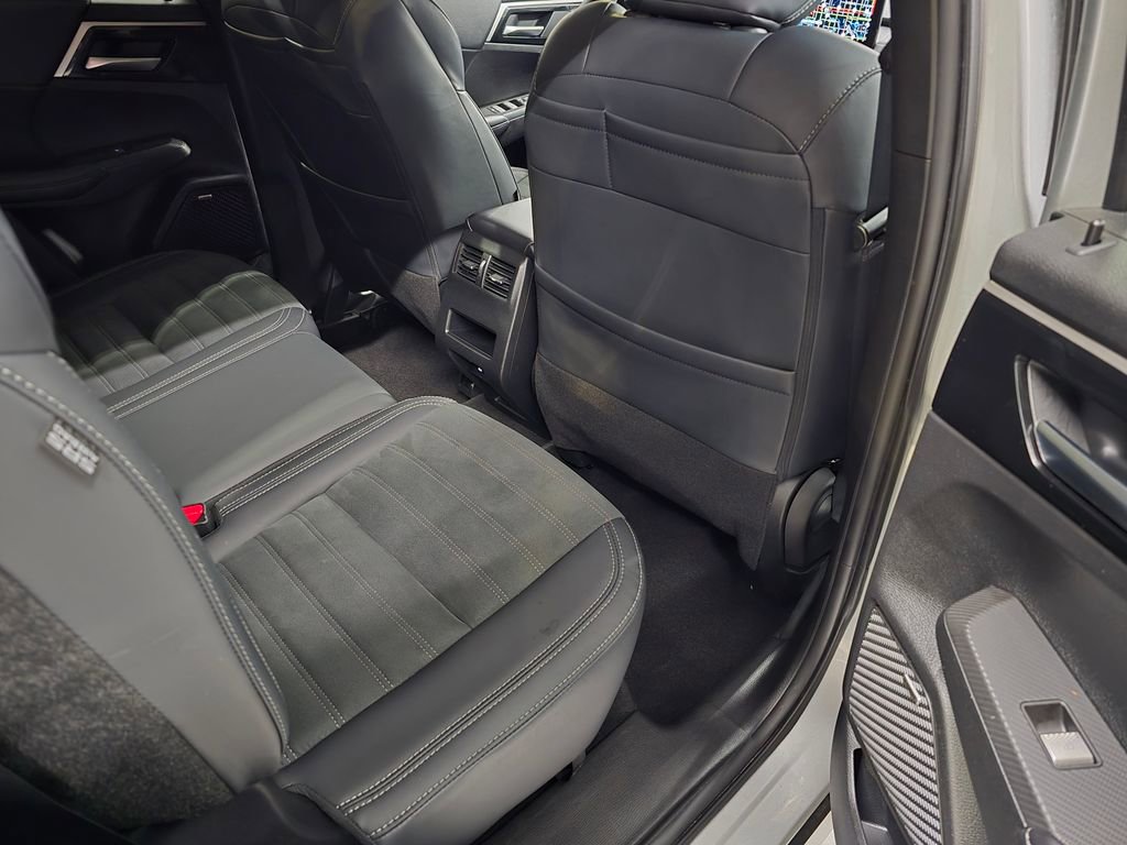 Used 2025 Mitsubishi Outlander SE FWD image 34