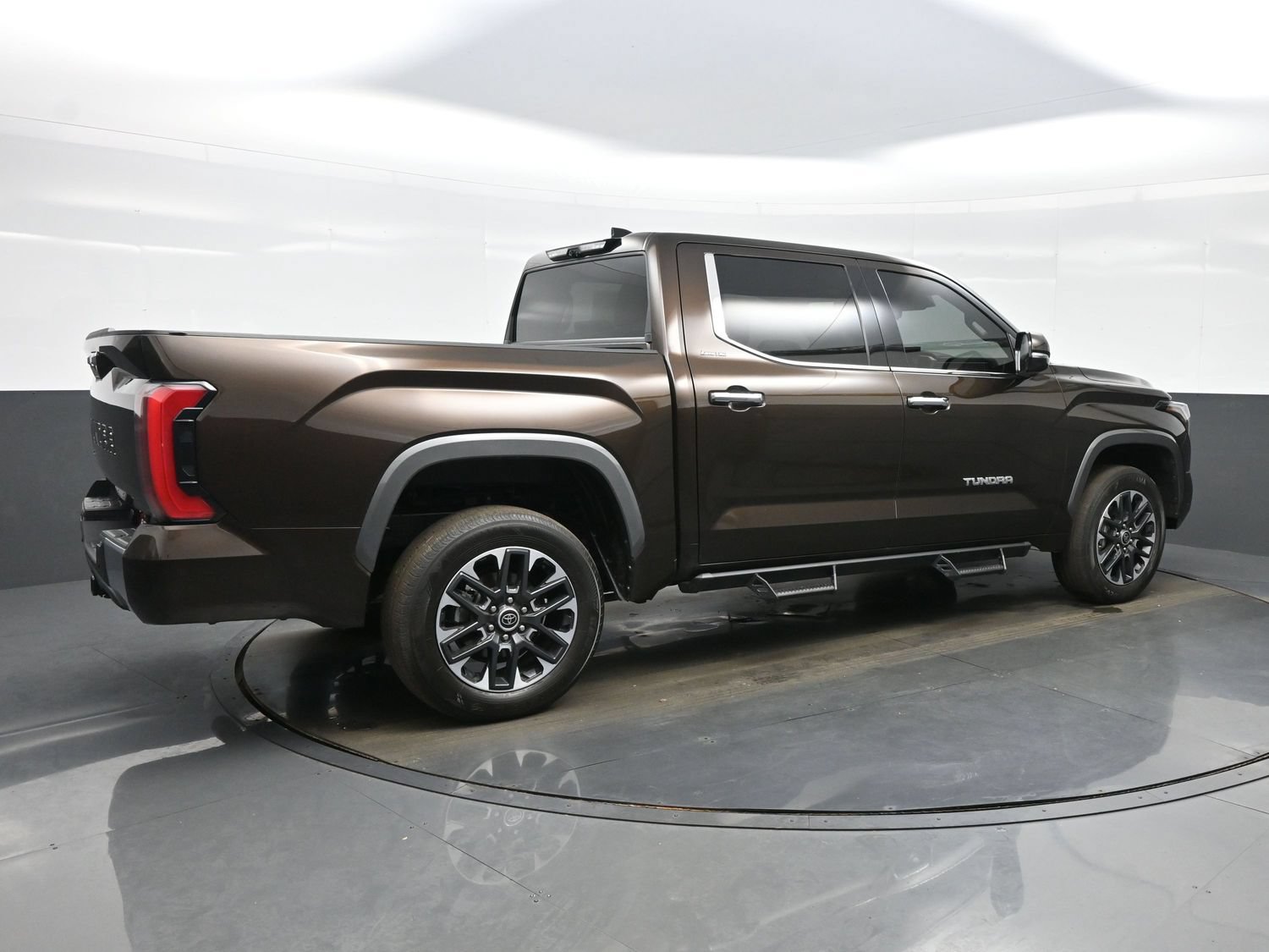 Used 2023 Toyota Tundra Limited AWD/4WD image 6