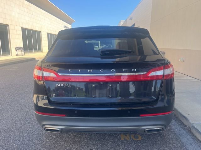 Used 2017 Lincoln MKX Reserve w/ Enhanced Security Package image 5