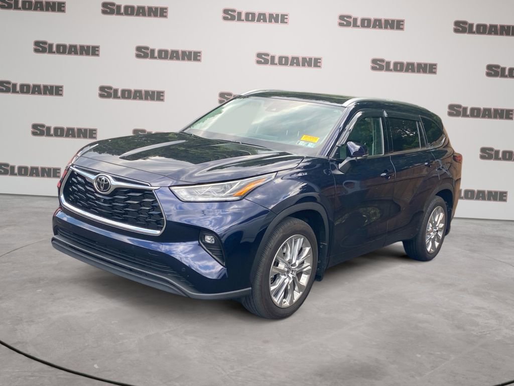 Used 2025 Toyota Highlander Limited AWD/4WD image 1