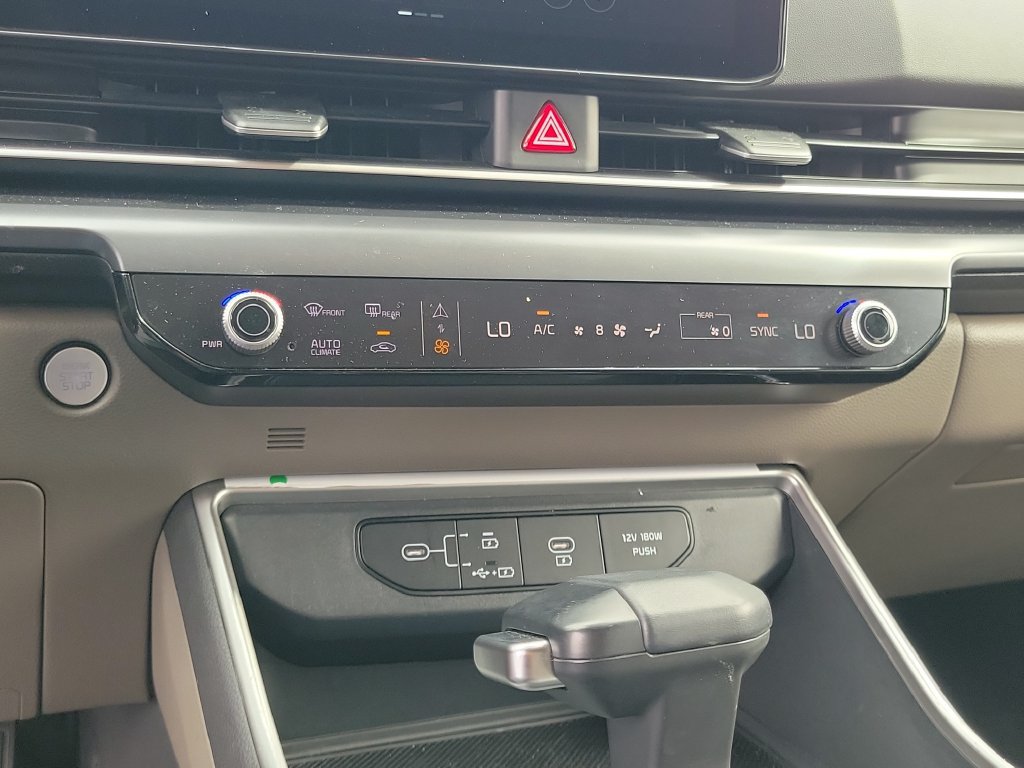 Used 2026 Kia Carnival FWD image 29