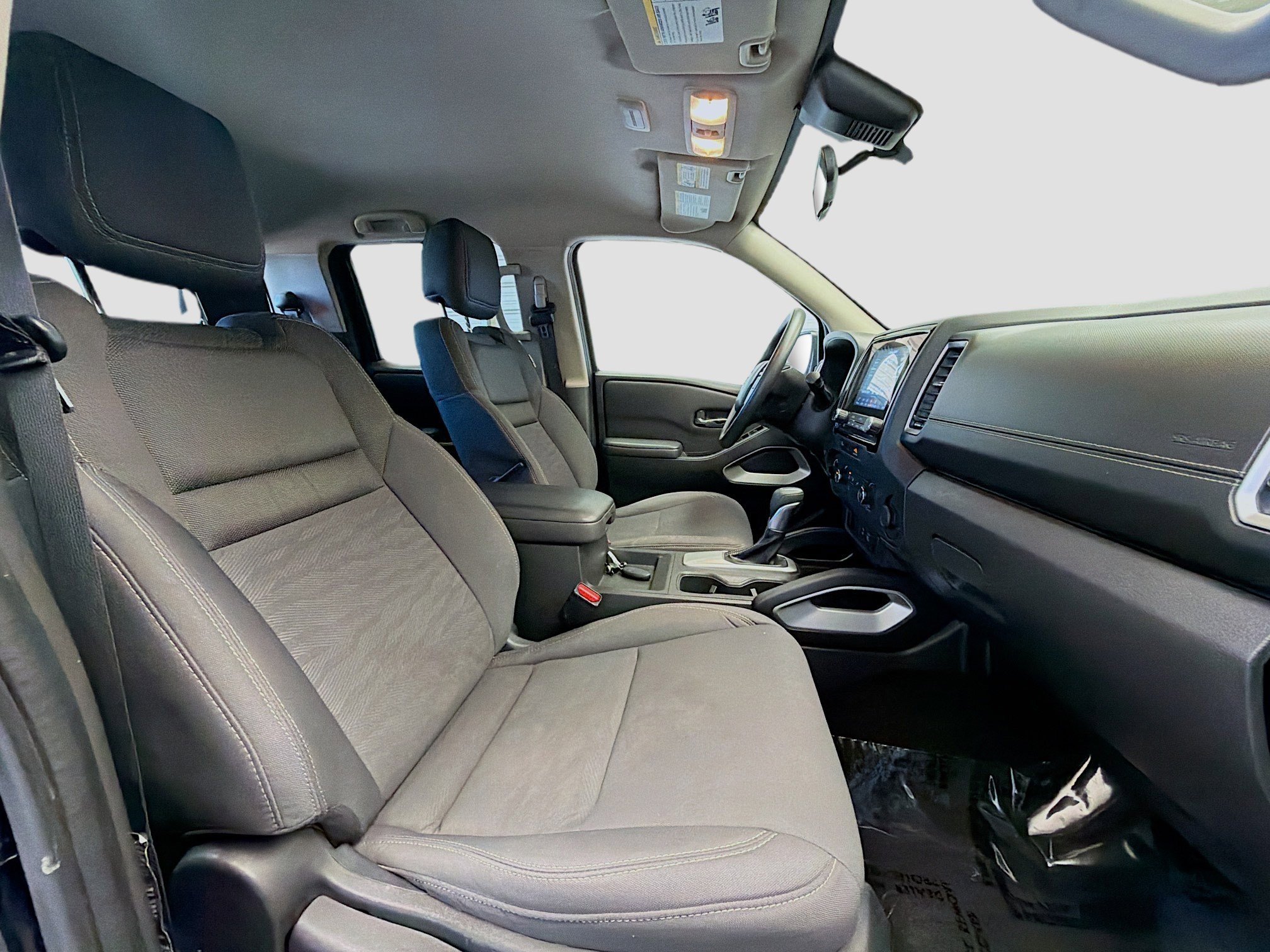 Used 2024 Nissan Frontier SV image 16