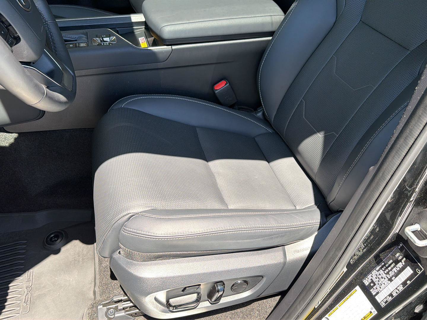 Used 2025 Lexus GX 550 w/ Cold Area Package AWD/4WD image 29