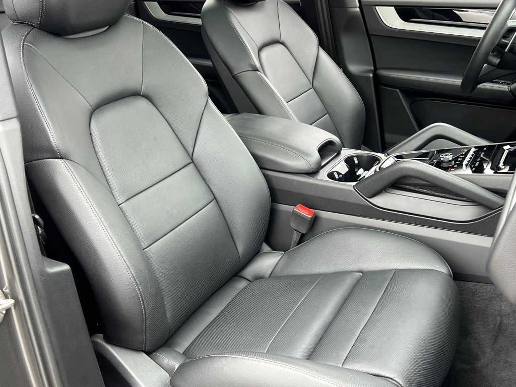 Used 2025 Porsche Cayenne image 36