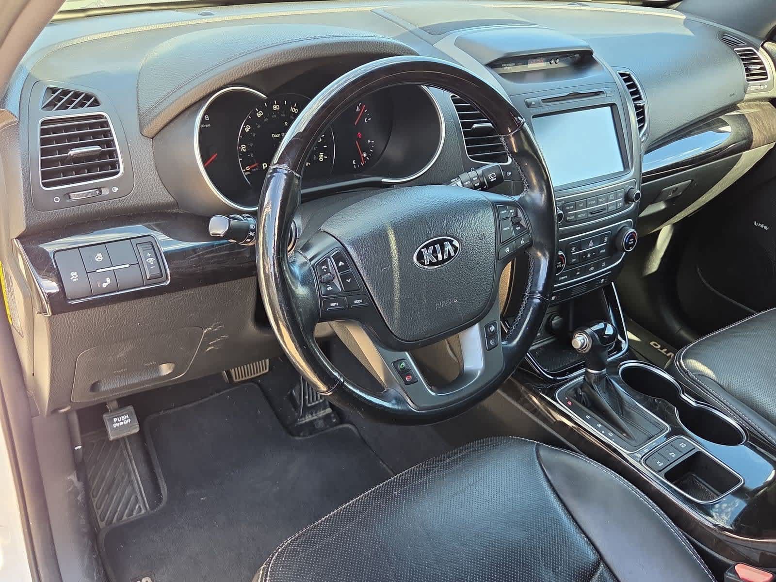 Used 2014 Kia Sorento SX w/ 3rd Row Package FWD image 2