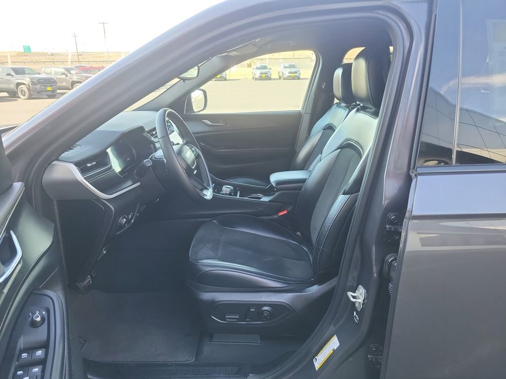 Used 2024 Jeep Grand Cherokee Altitude image 10