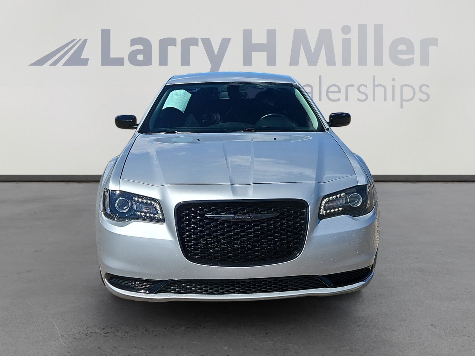 Used 2022 Chrysler 300 Touring w/ Sport Appearance Package image 8