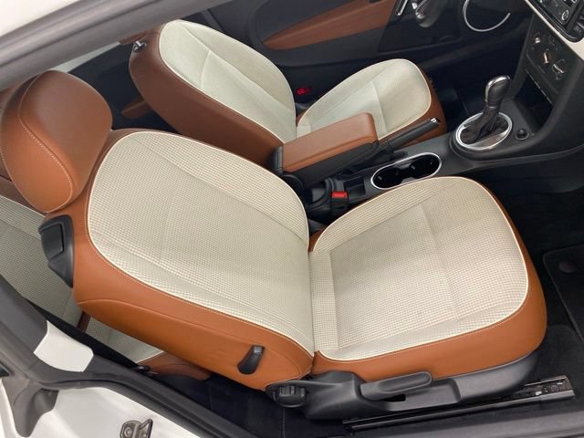 Used 2015 Volkswagen Beetle 1.8T Classic FWD image 27