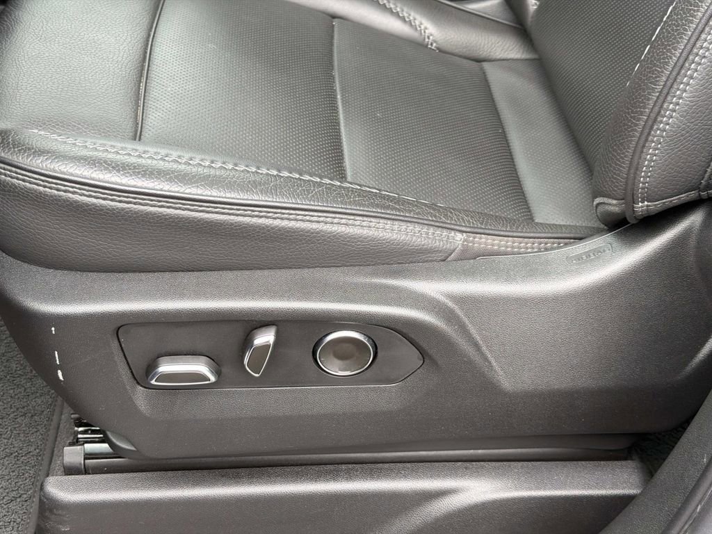 Used 2021 GMC Yukon XL Denali w/ Denali Premium Package image 27