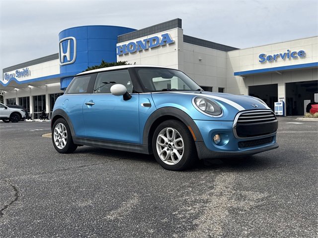 Used 2015 MINI Cooper 2-Door Hardtop image 2