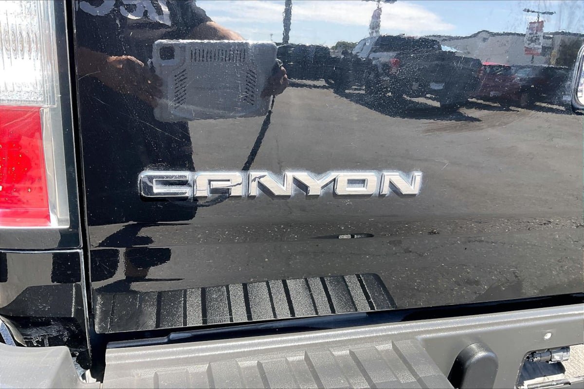 Used 2018 GMC Canyon 2WD Crew Cab w/ Convenience Package image 8