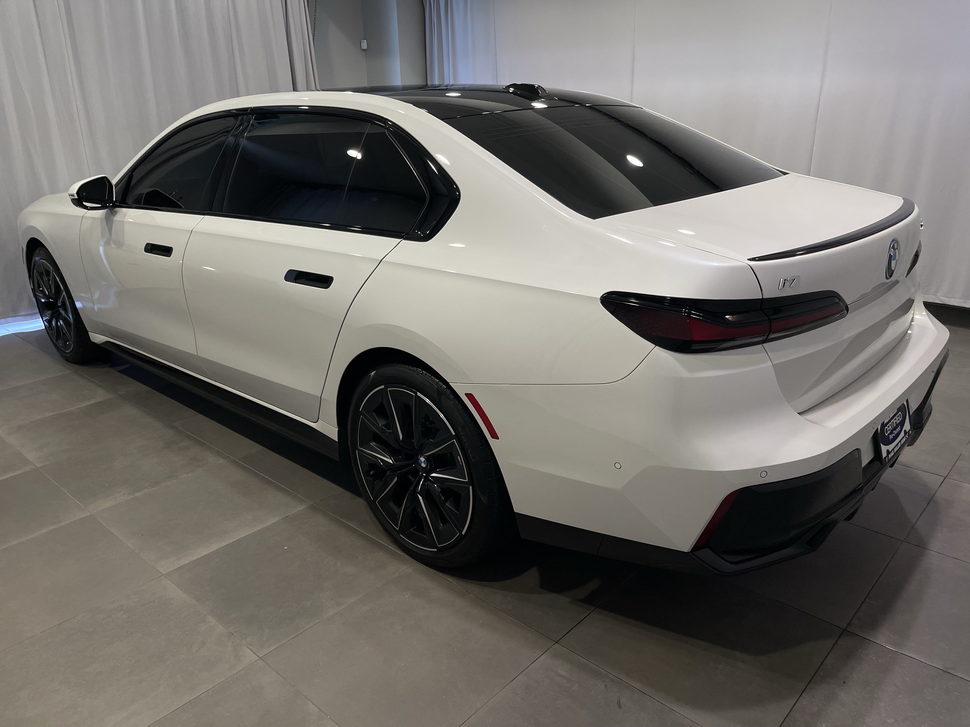 Certified 2023 BMW i7 xDrive60 AWD/4WD image 4