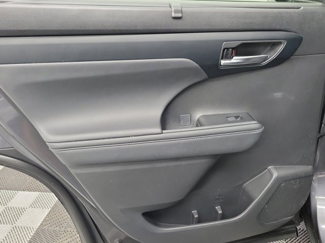 Used 2024 Toyota Highlander LE image 18