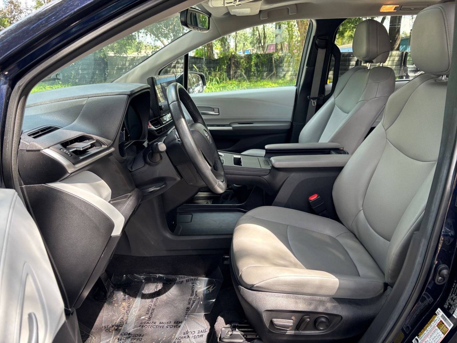 Used 2025 Toyota Sienna XLE FWD image 29