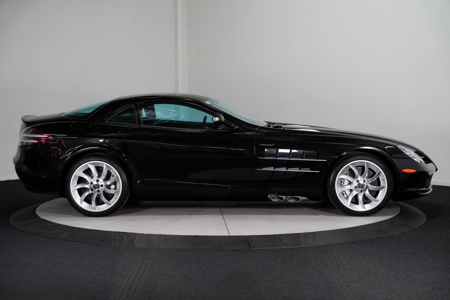 Used 2005 Mercedes-Benz SLR image 11
