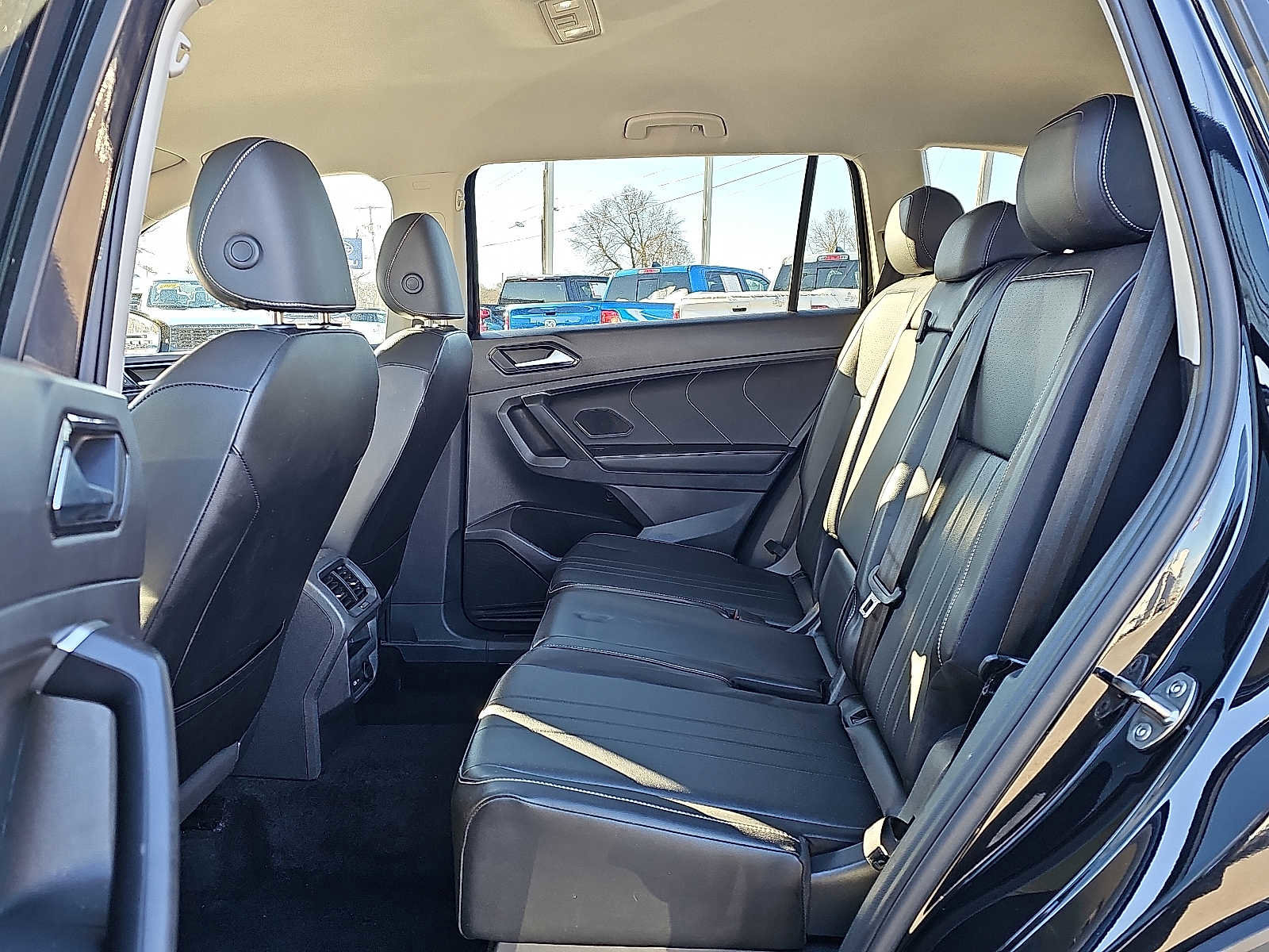 Used 2024 Volkswagen Tiguan SE image 10