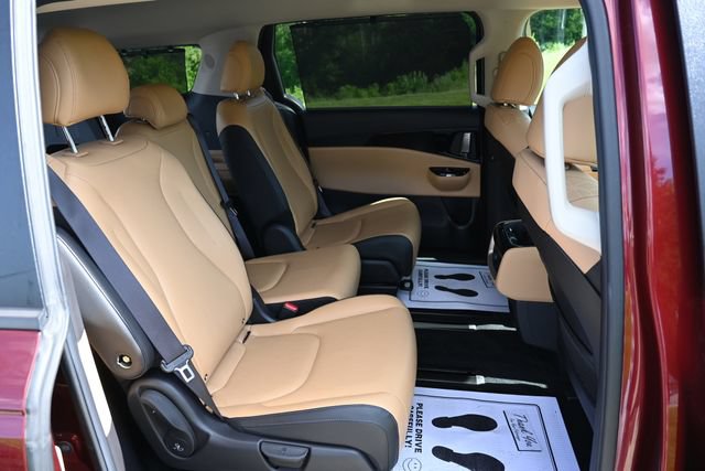 Used 2022 Kia Carnival EX FWD image 21
