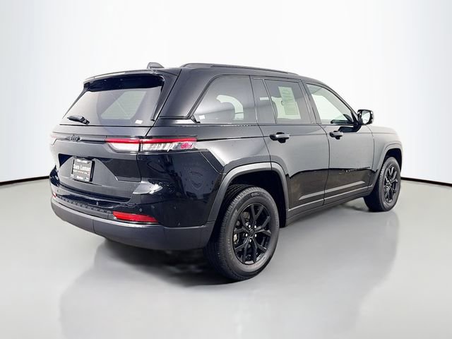 Used 2024 Jeep Grand Cherokee Altitude image 7