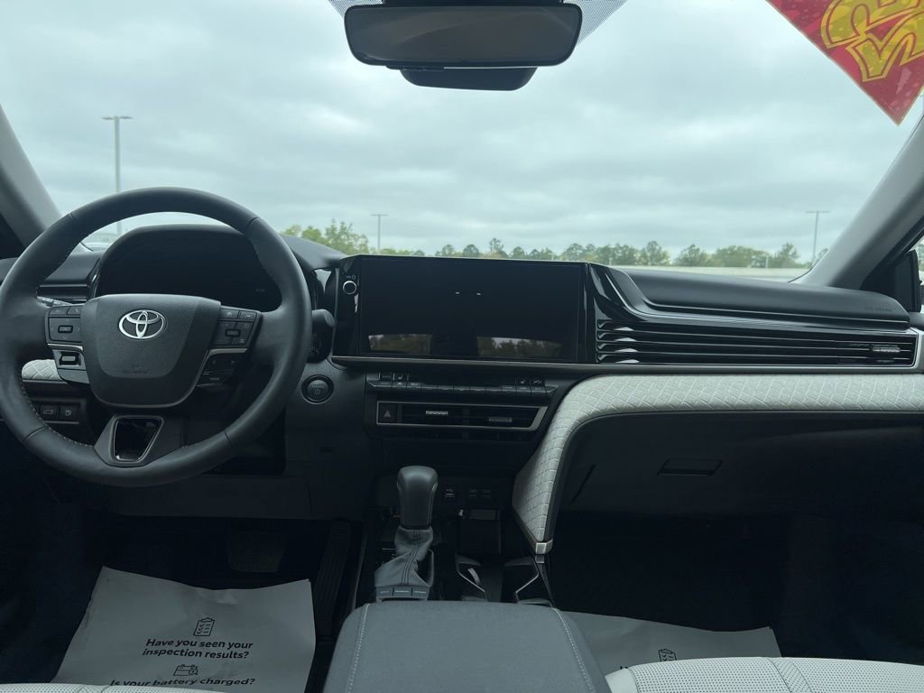 Used 2025 Toyota Camry XLE image 19