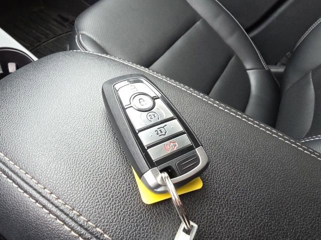 Certified 2022 Ford Escape Titanium w/ Class II Trailer Tow Package image 31