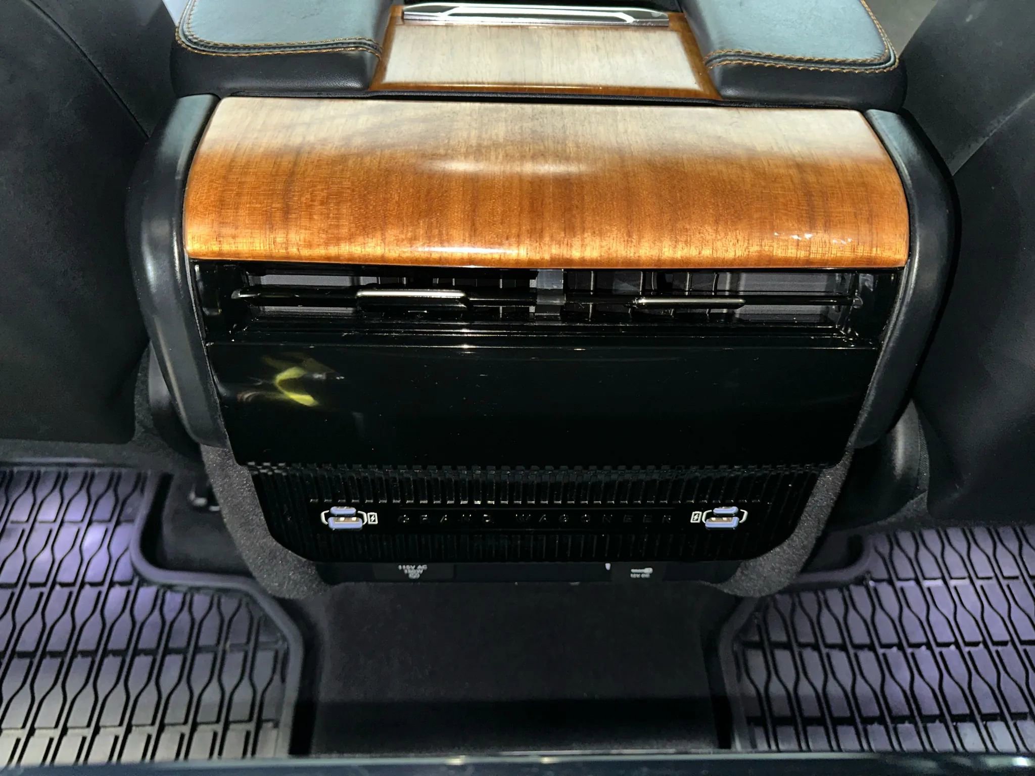 Used 2022 Jeep Grand Wagoneer Series III image 34