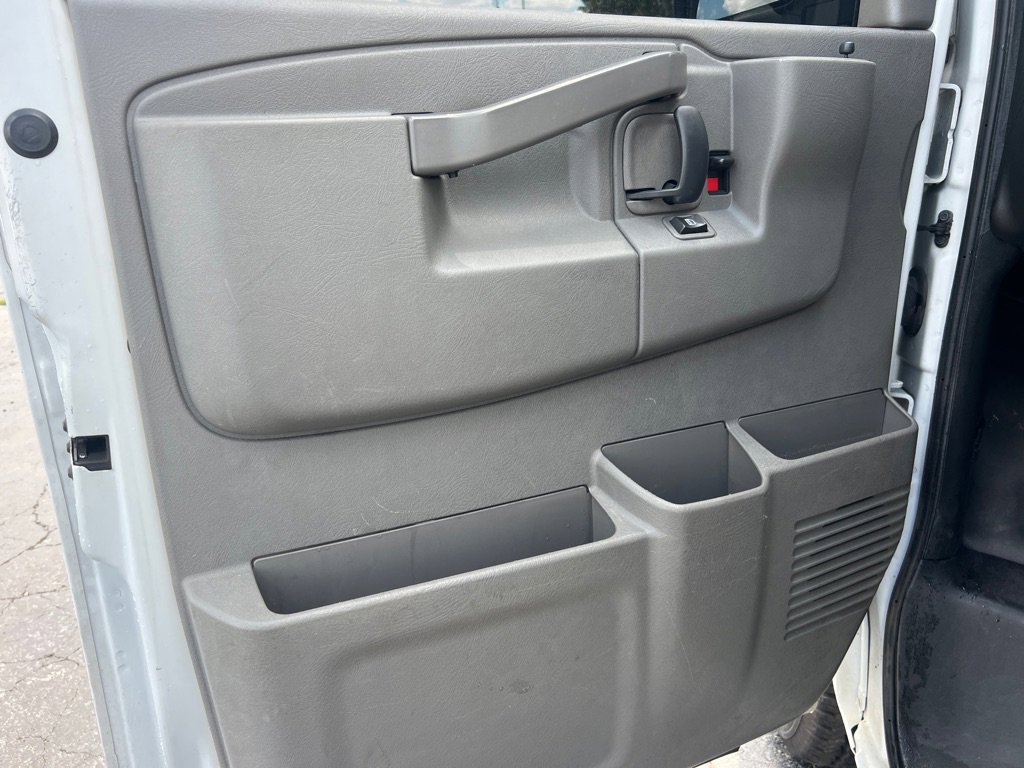 Used 2018 Chevrolet Express 3500 w/ Driver Convenience Package image 10