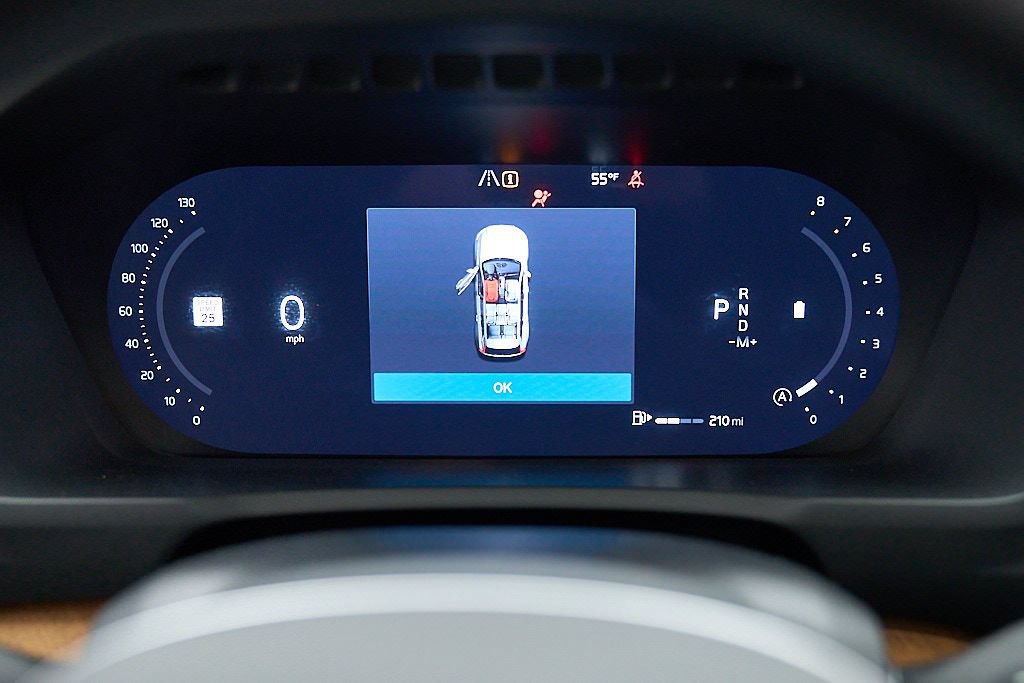 Certified 2025 Volvo XC90 B6 Plus AWD/4WD image 14