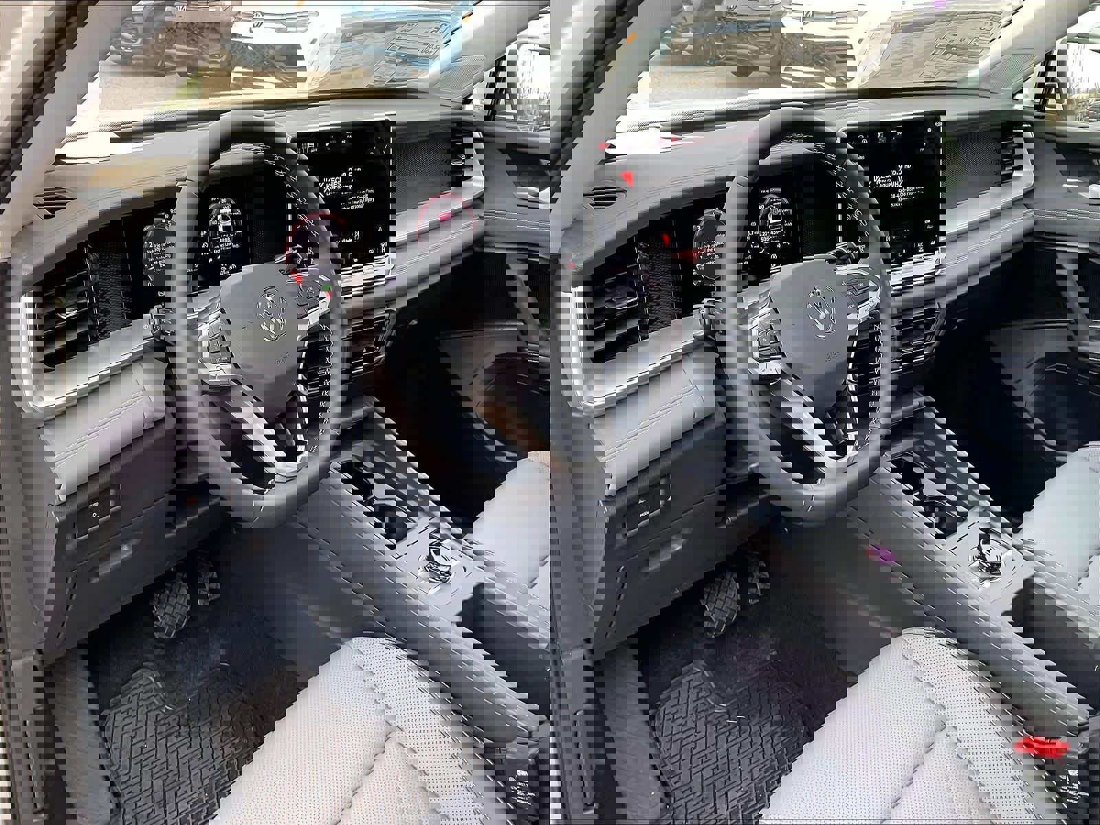 New 2026 Volkswagen Tiguan SE image 9