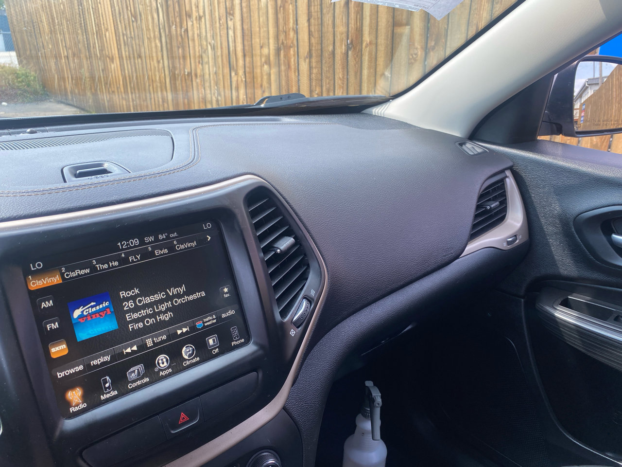 Used 2017 Jeep Cherokee Limited image 21