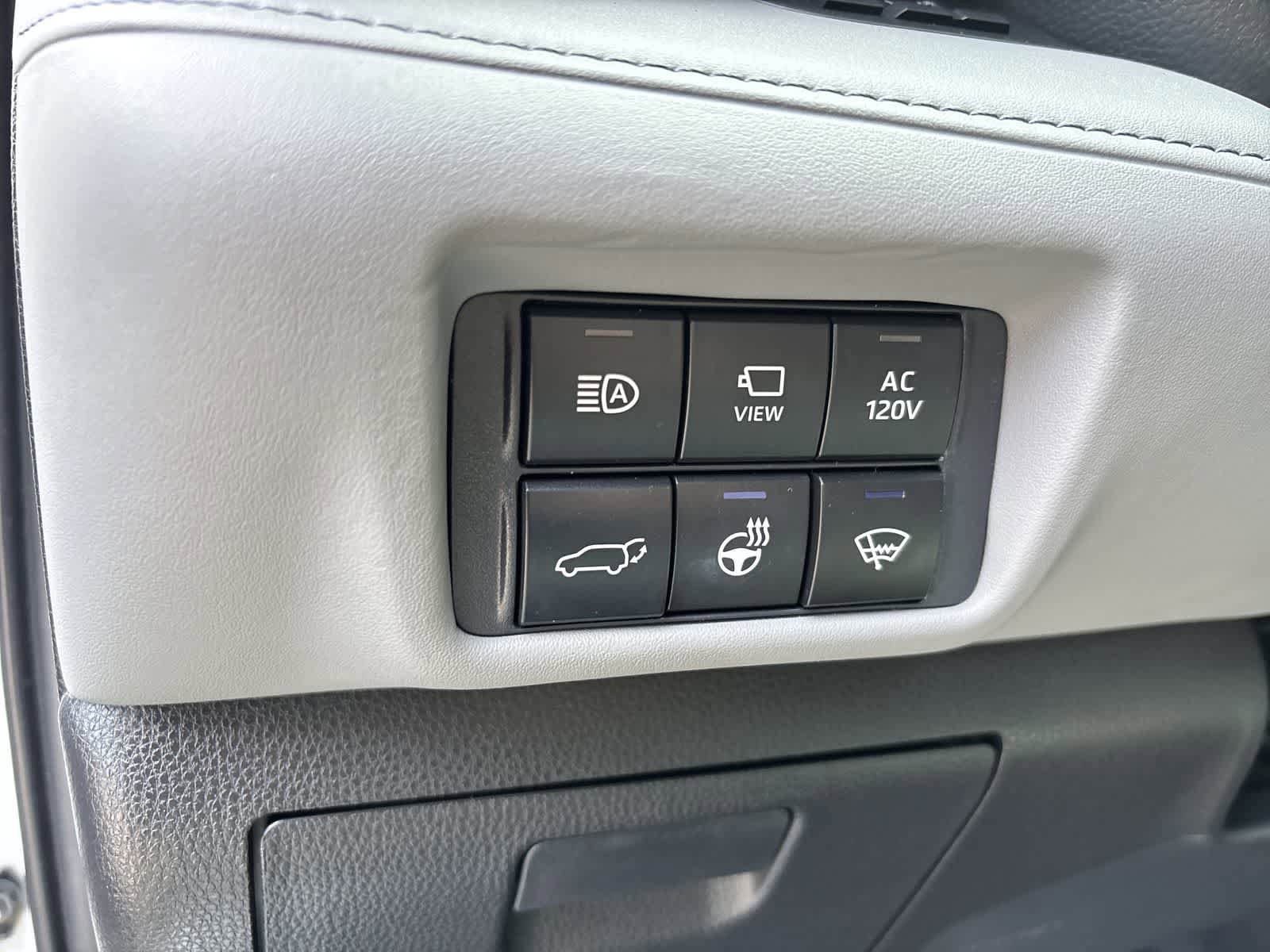 Used 2021 Toyota Highlander Limited AWD/4WD image 10