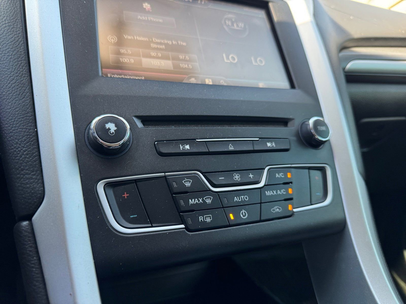Used 2016 Ford Fusion SE FWD image 23