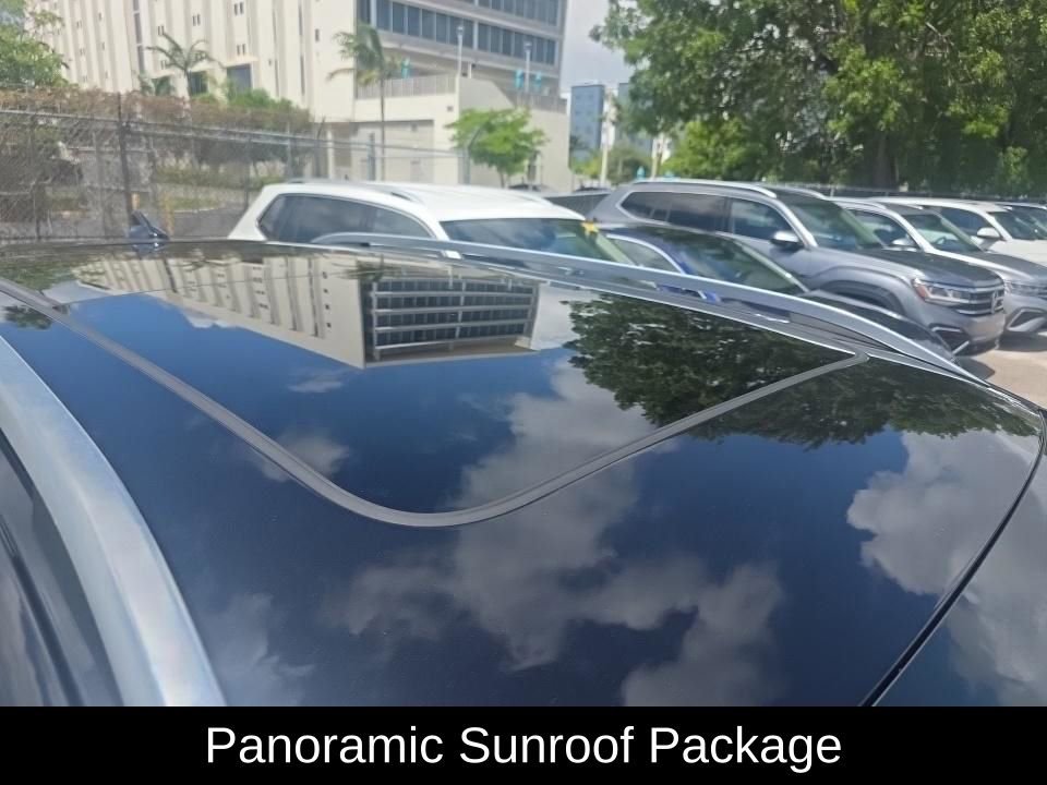 Used 2023 Volkswagen Taos SE w/ Panoramic Sunroof Package FWD image 8
