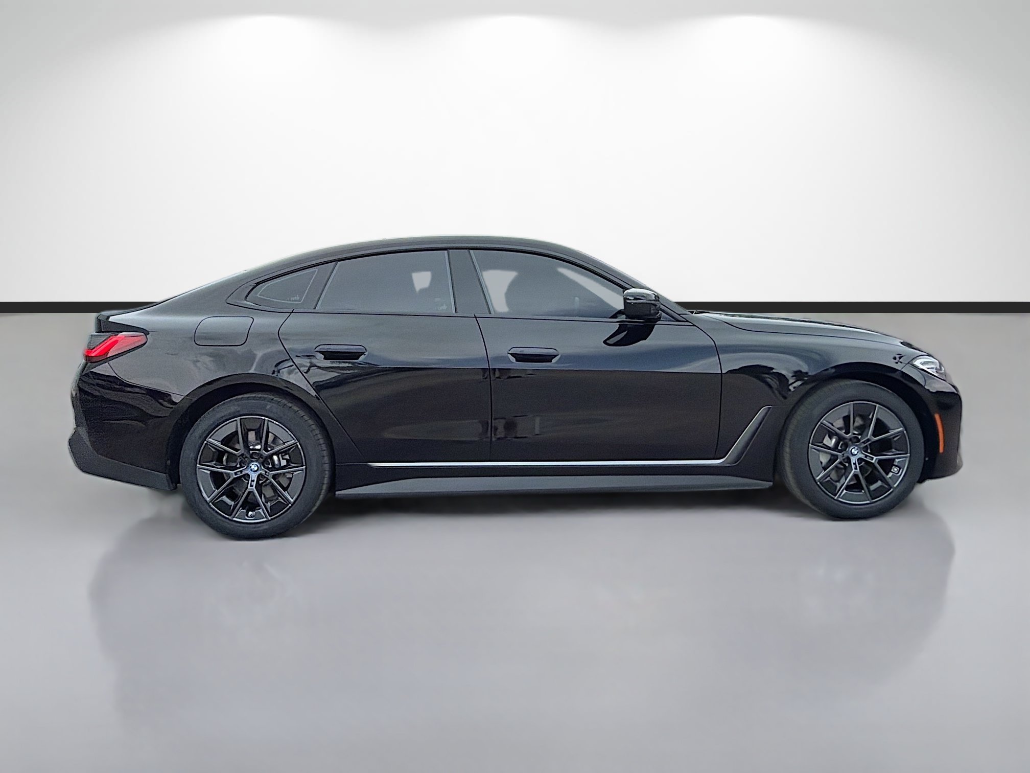 Used 2023 BMW i4 eDrive35 RWD image 2