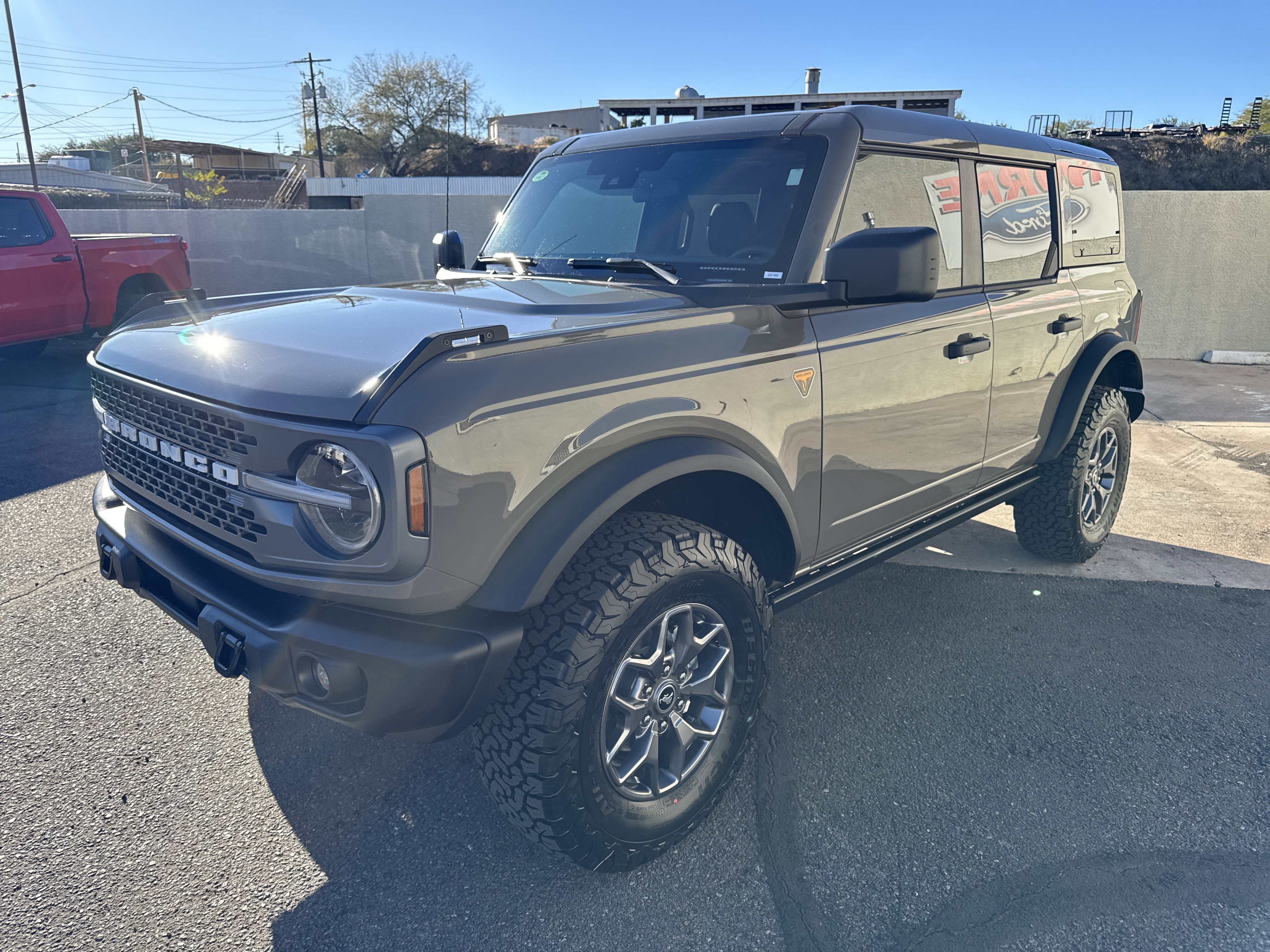 New 2025 Ford Bronco Badlands image 3