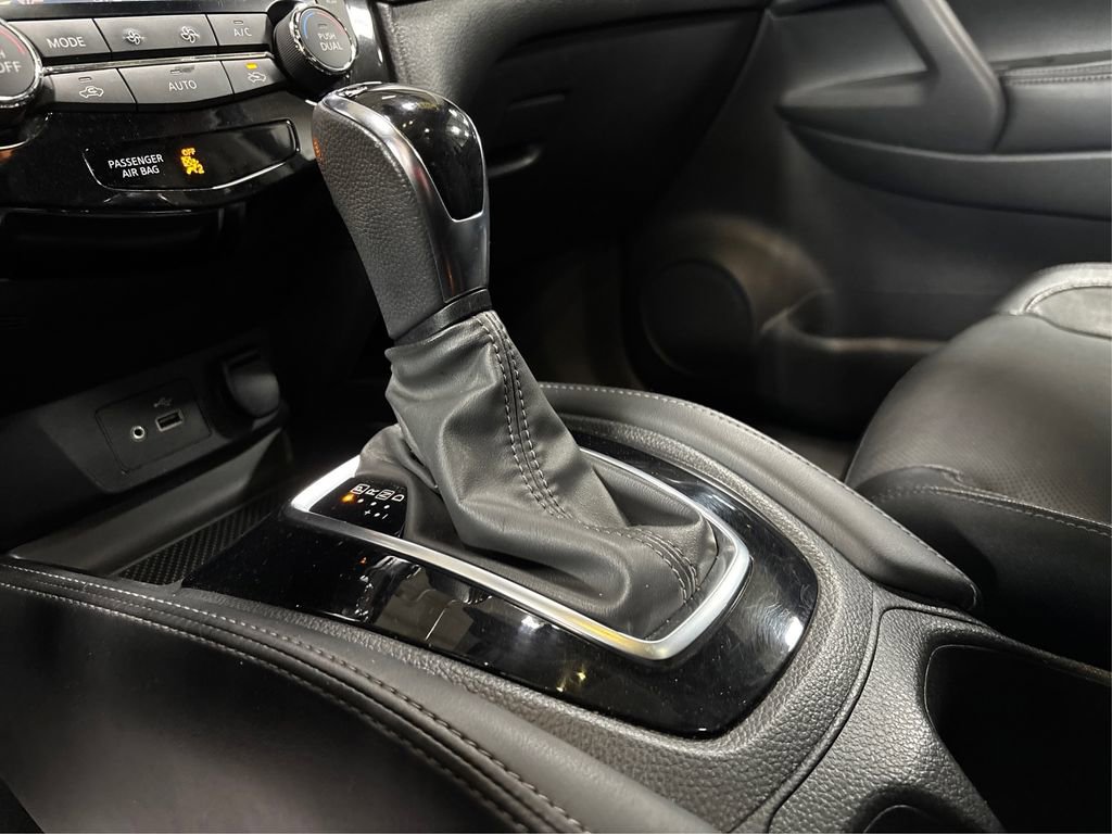 Used 2018 Nissan Rogue SL w/ Premium Package image 31