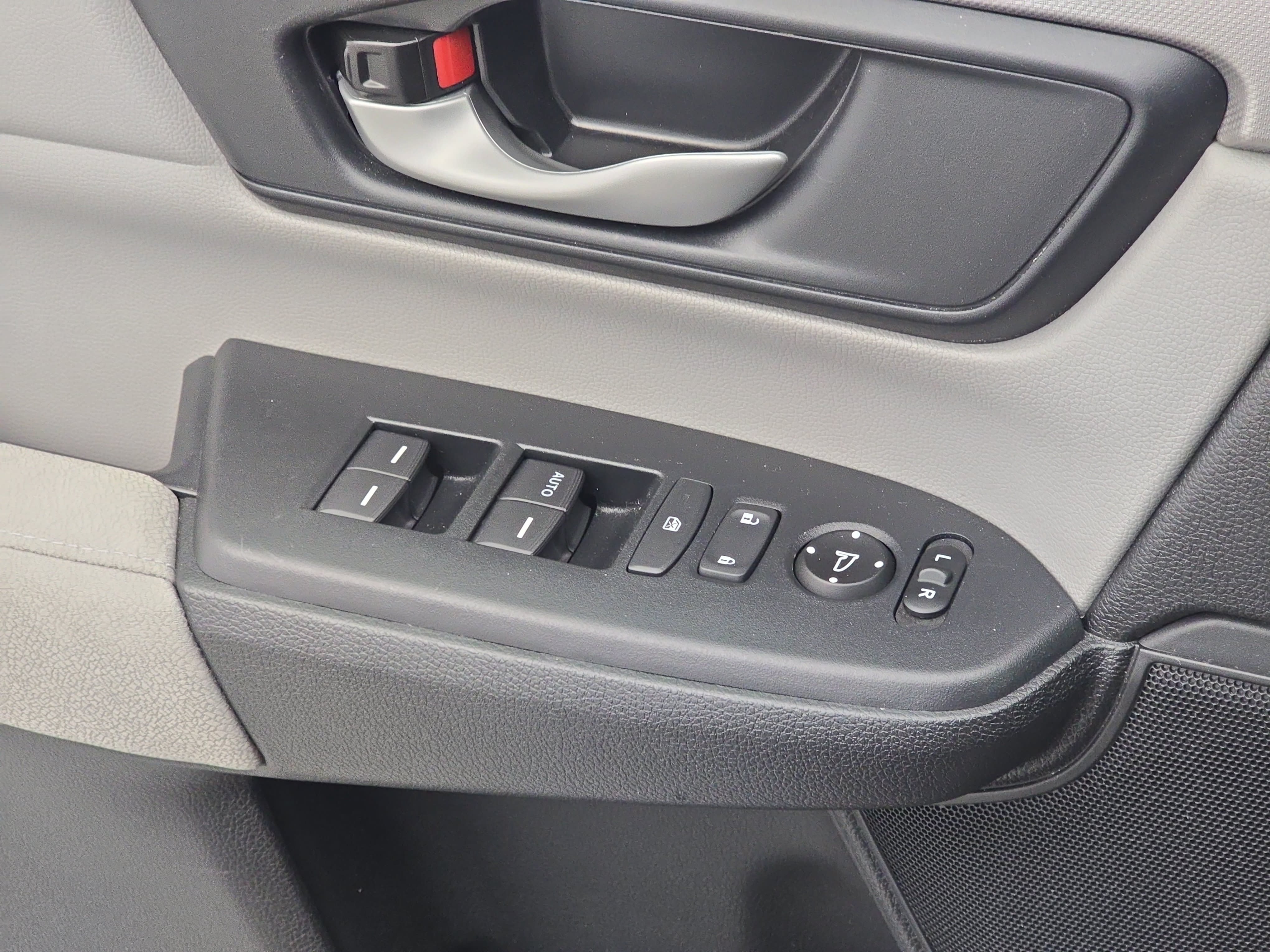 Used 2020 Honda CR-V LX image 27
