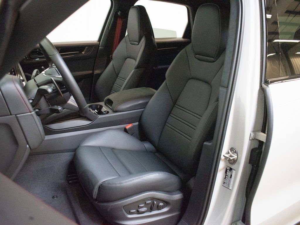 New 2026 Porsche Cayenne GTS image 5