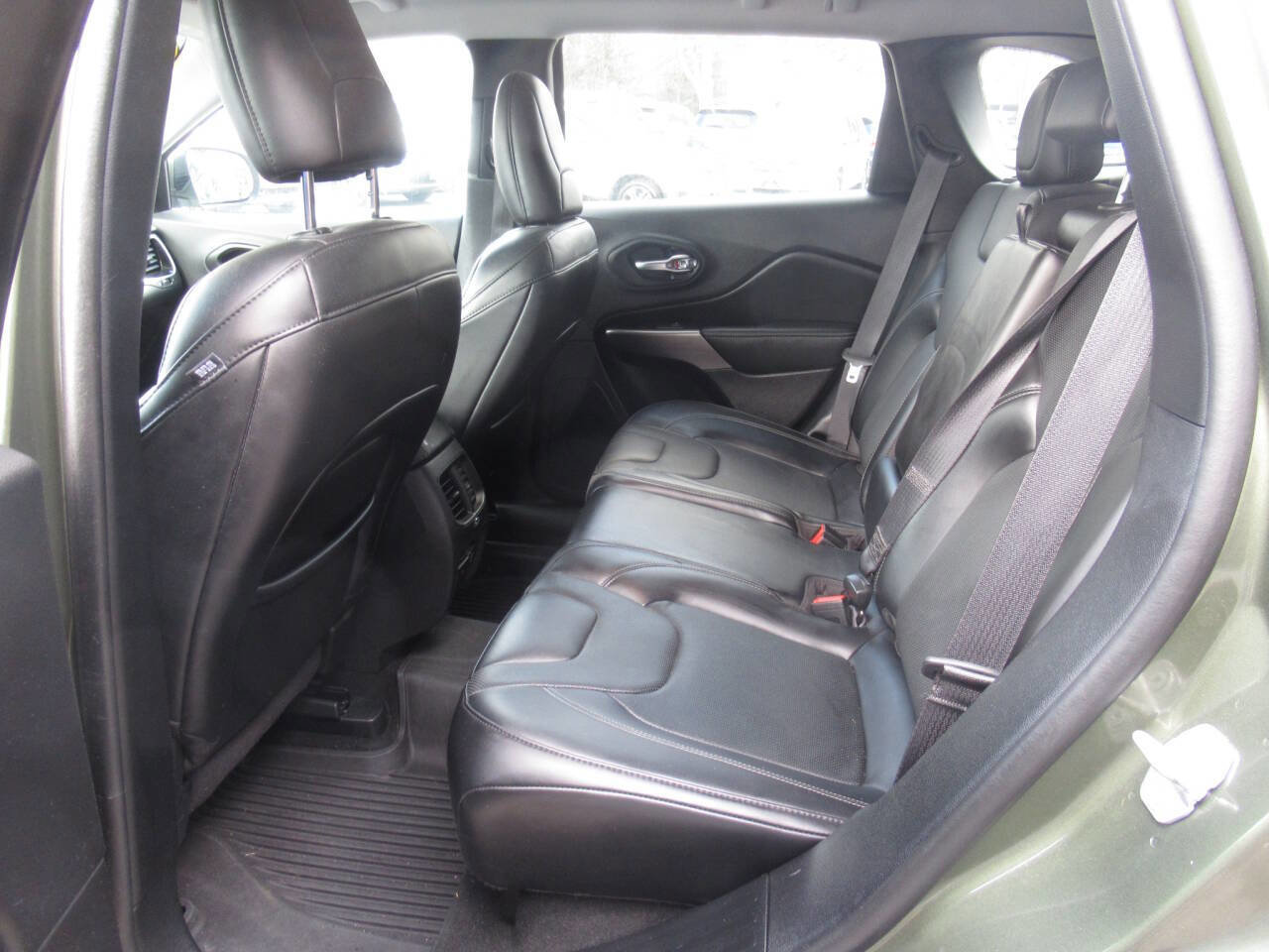 Used 2020 Jeep Cherokee Limited w/ Mopar Interior Package image 15