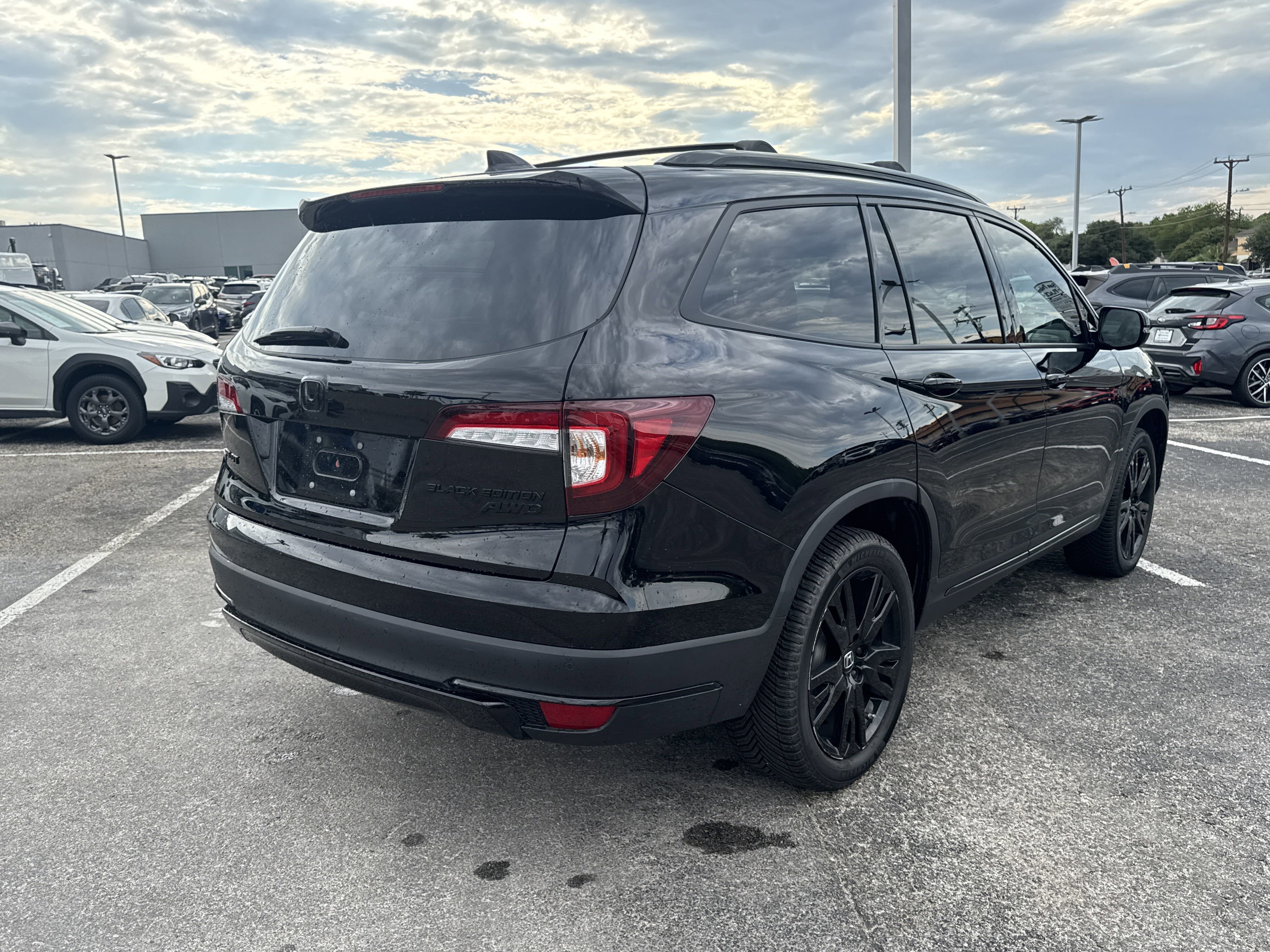 Used 2022 Honda Pilot Black Edition image 3