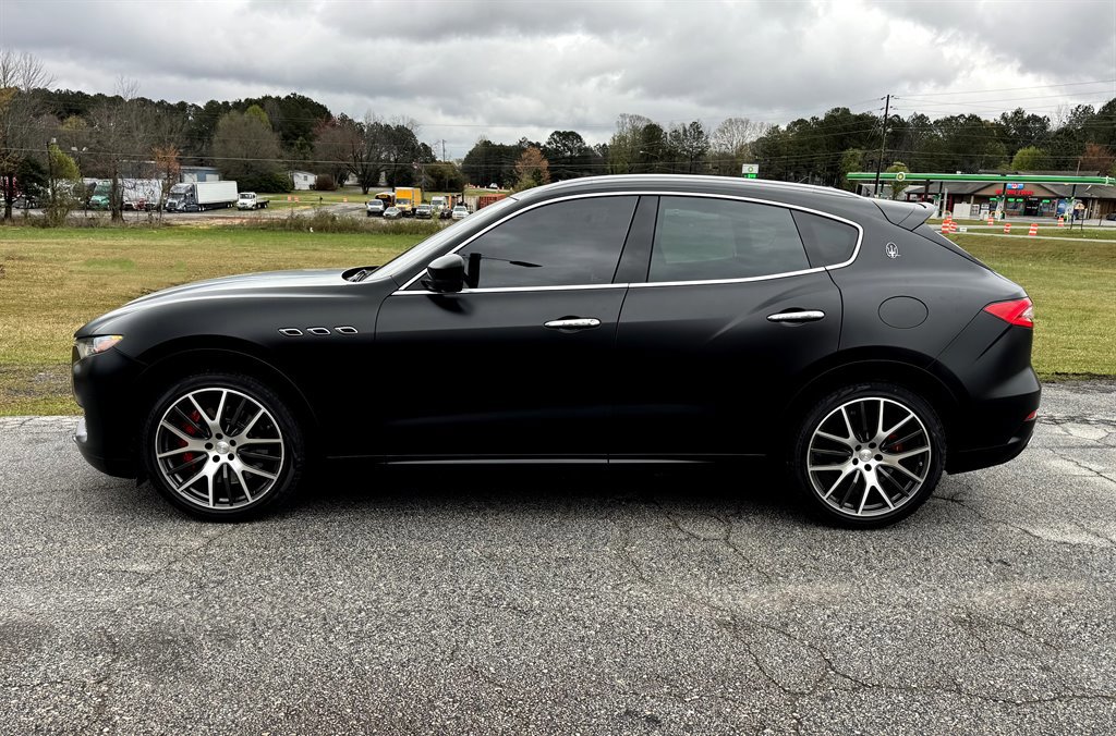 Used 2017 Maserati Levante S AWD/4WD image 11
