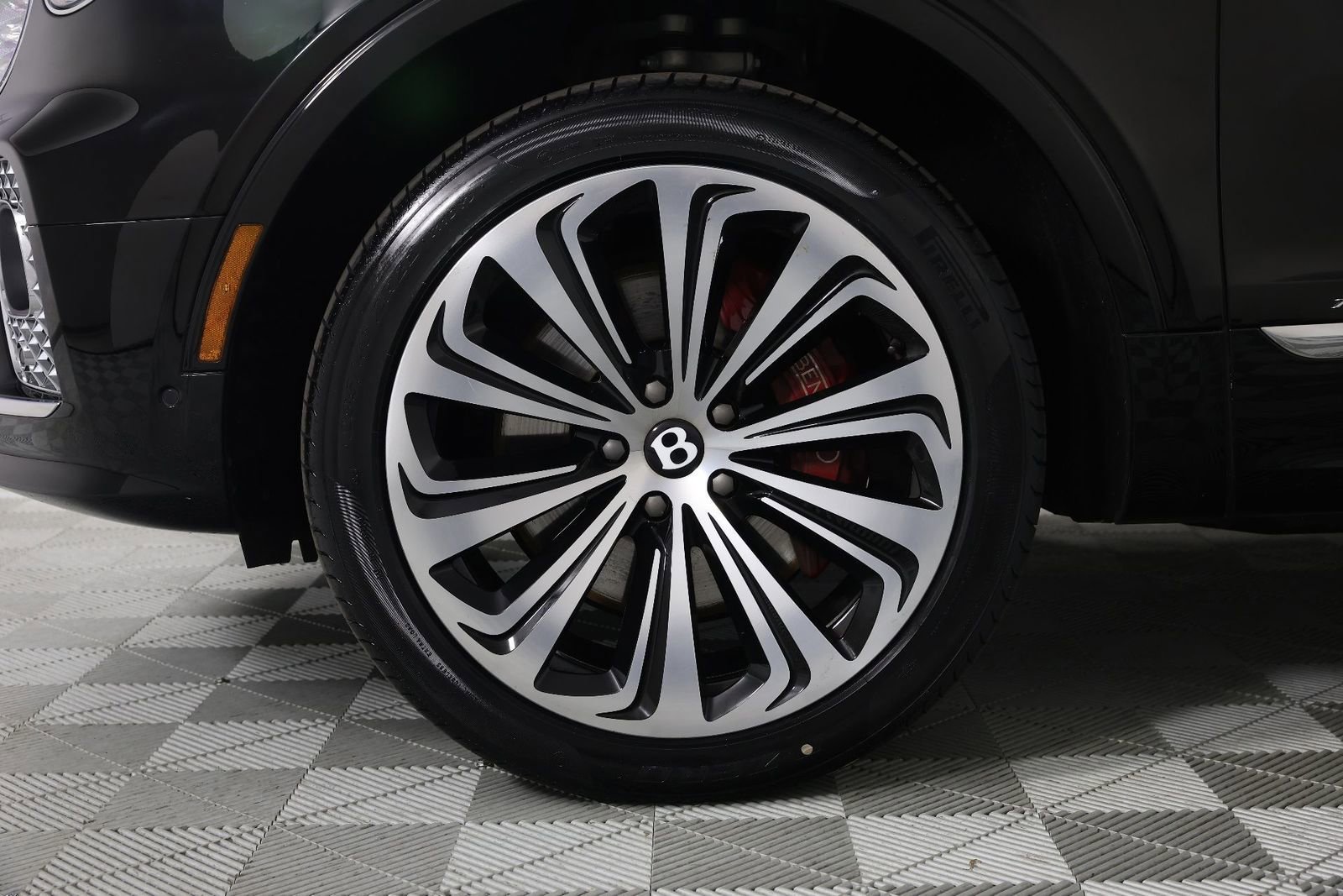 Used 2023 Bentley Bentayga Extended Wheelbase image 6