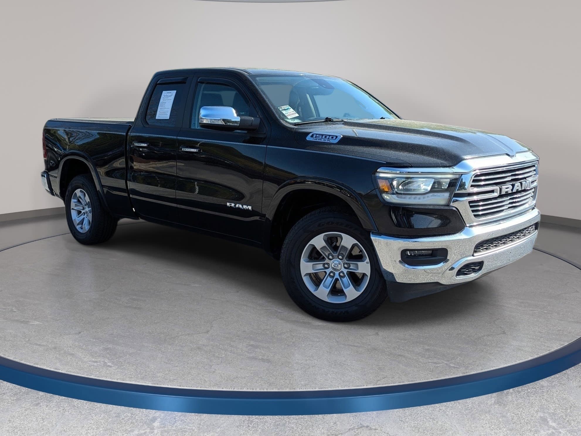 Used 2020 RAM 1500 Laramie AWD/4WD image 3